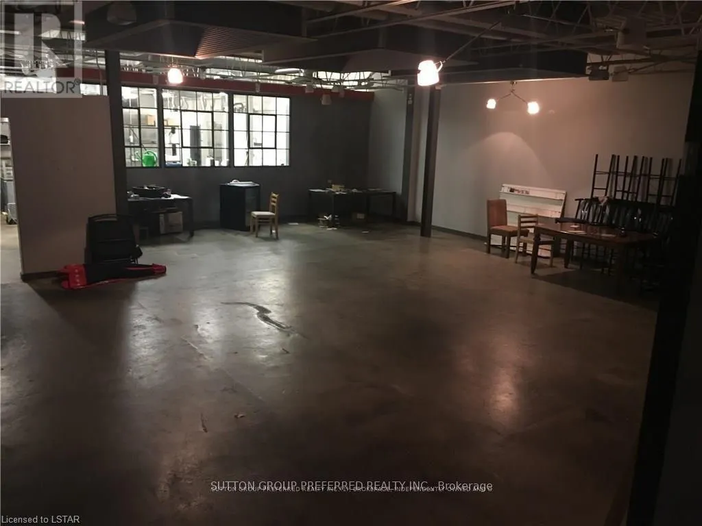 102 - 222 WELLINGTON STREET, #102