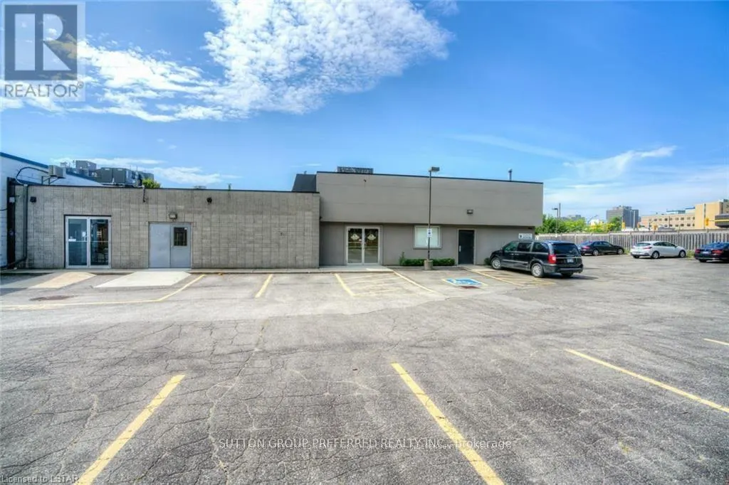 102 - 222 WELLINGTON STREET, #102