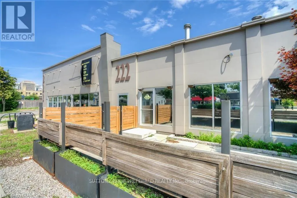 102 - 222 WELLINGTON STREET, #102