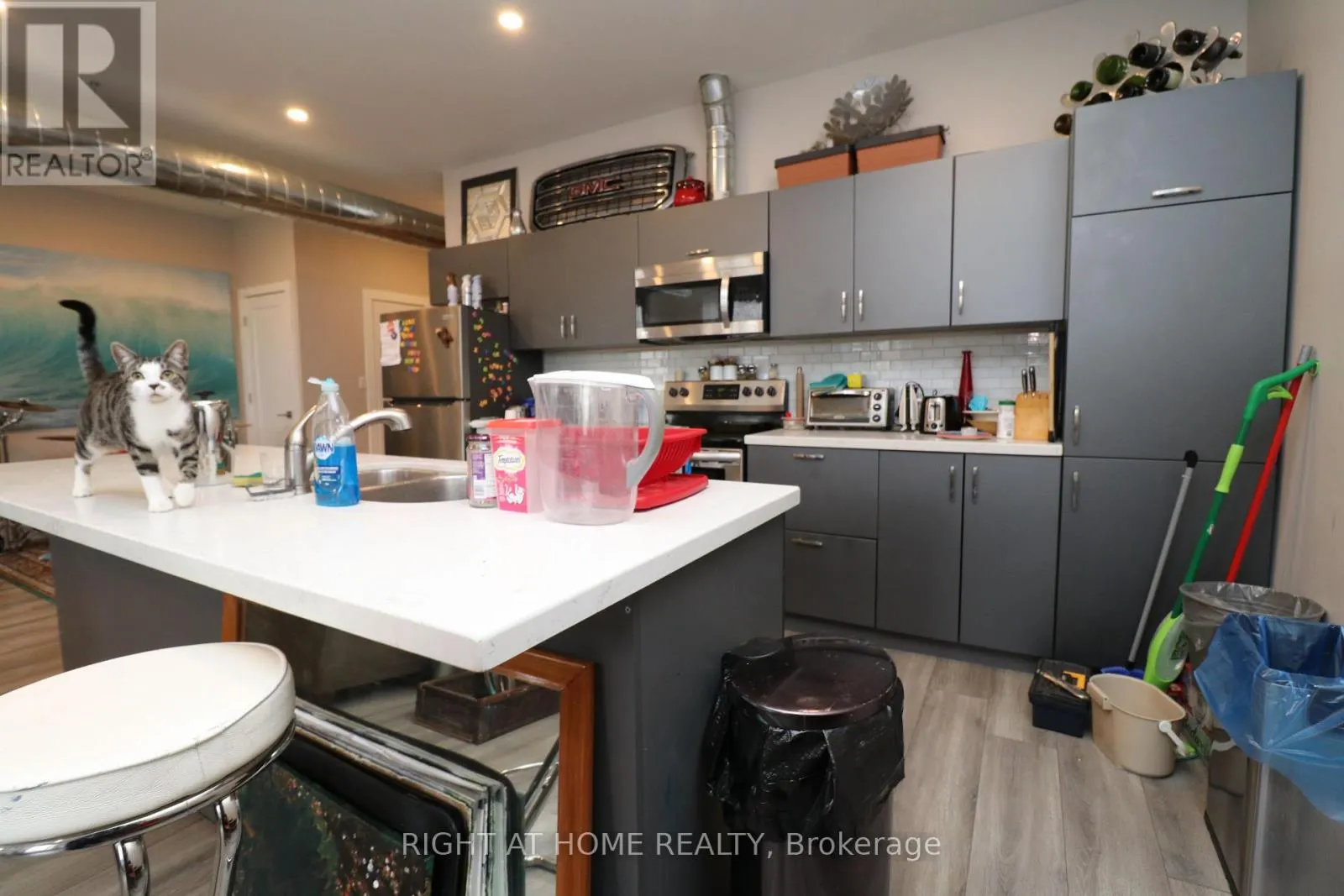 2 - 69 KING STREET W