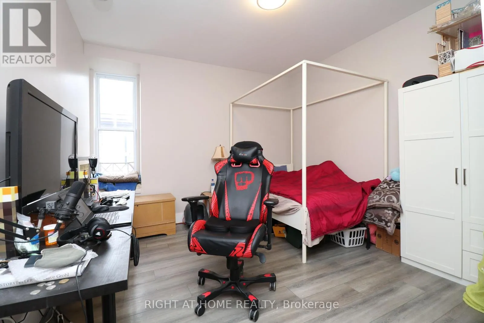 2 - 69 KING STREET W