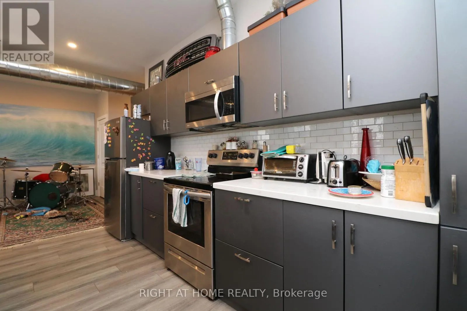 2 - 69 KING STREET W