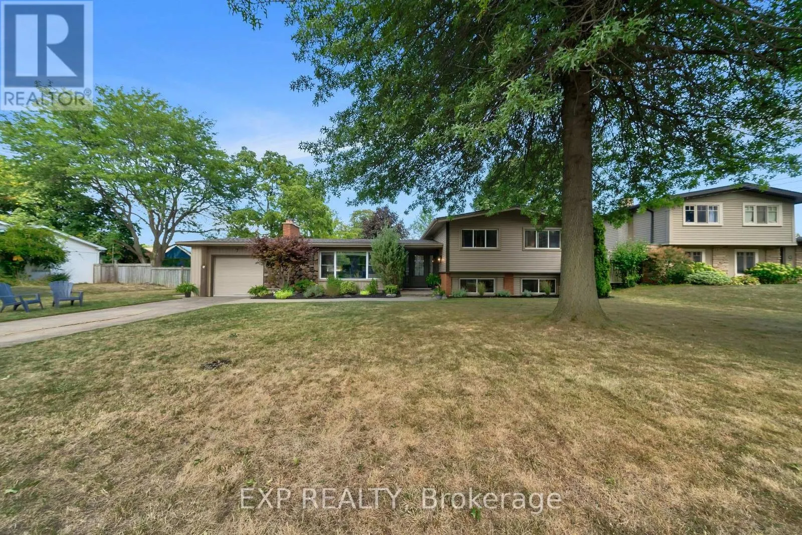 7 REDWOOD DRIVE