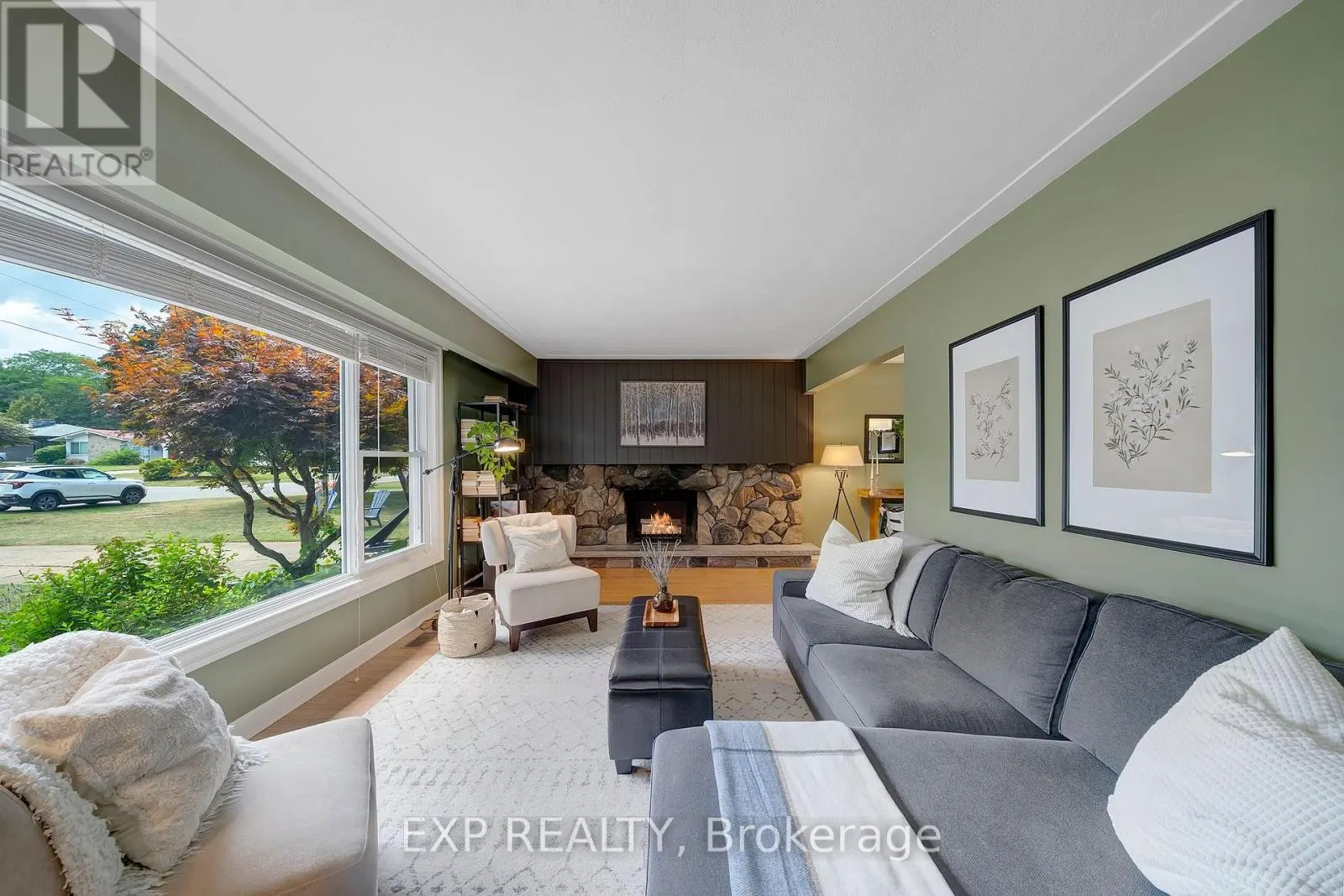 7 REDWOOD DRIVE