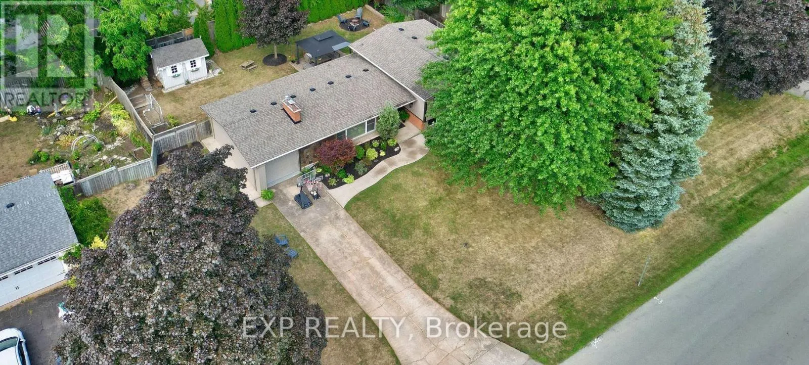 7 REDWOOD DRIVE