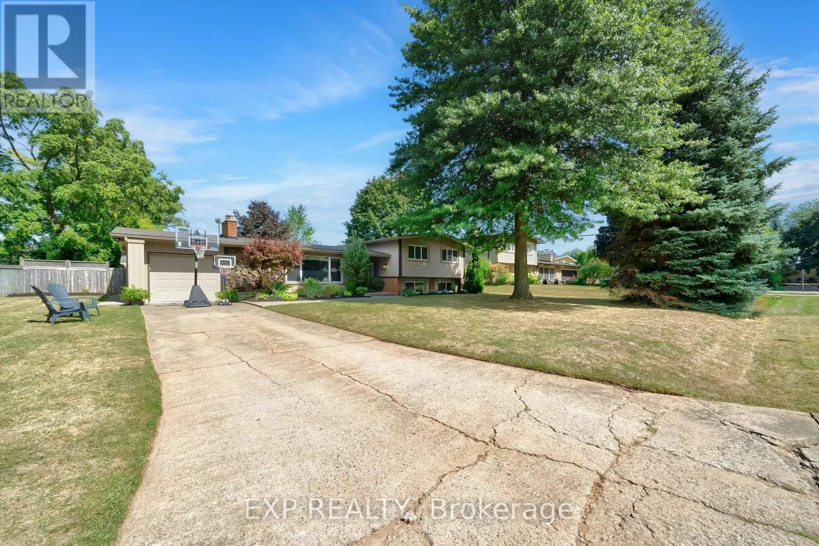 7 REDWOOD DRIVE