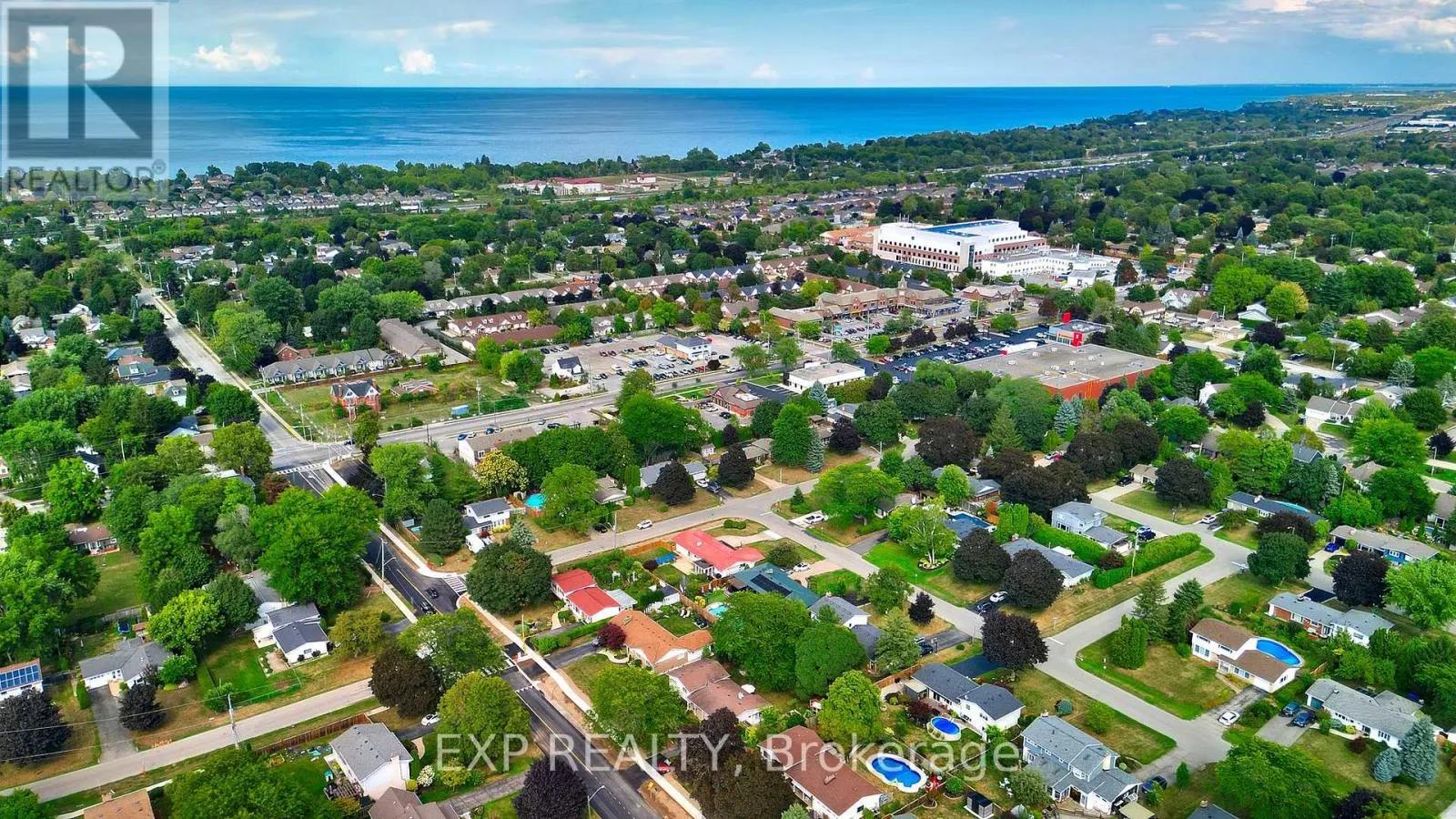 7 REDWOOD DRIVE