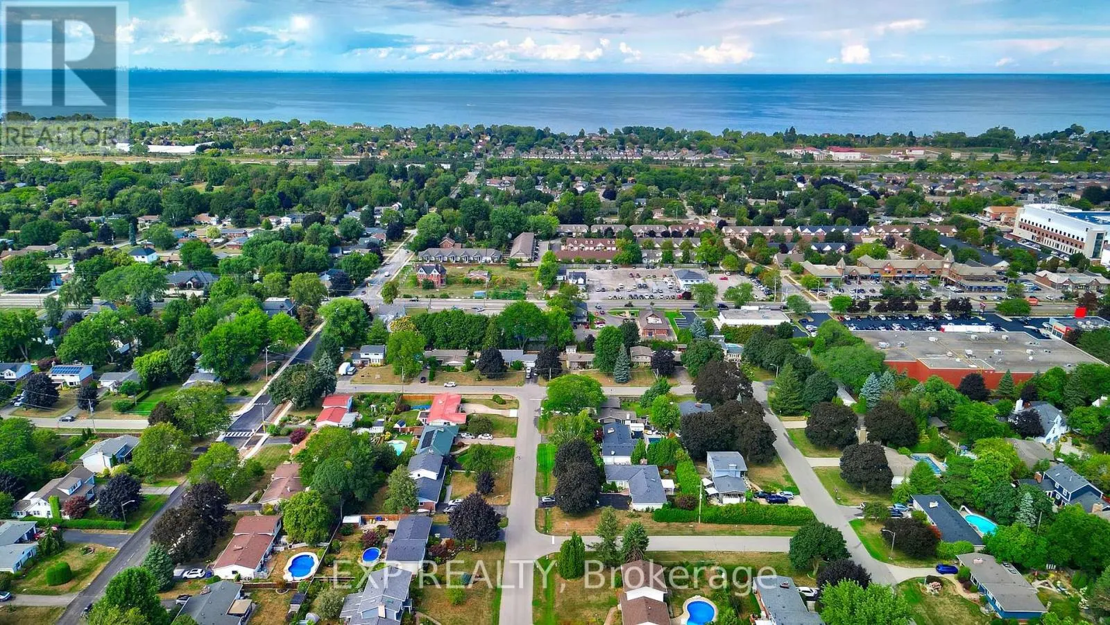 7 REDWOOD DRIVE