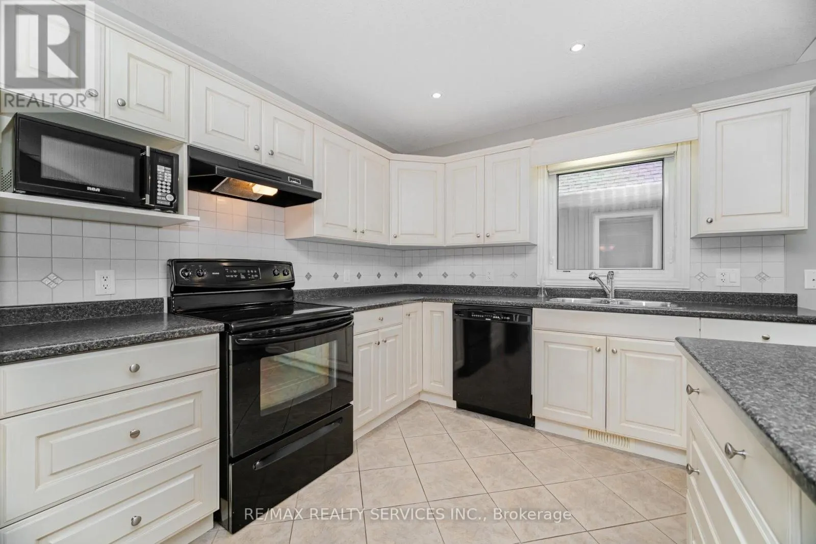 43 ROSE GLEN CRESCENT