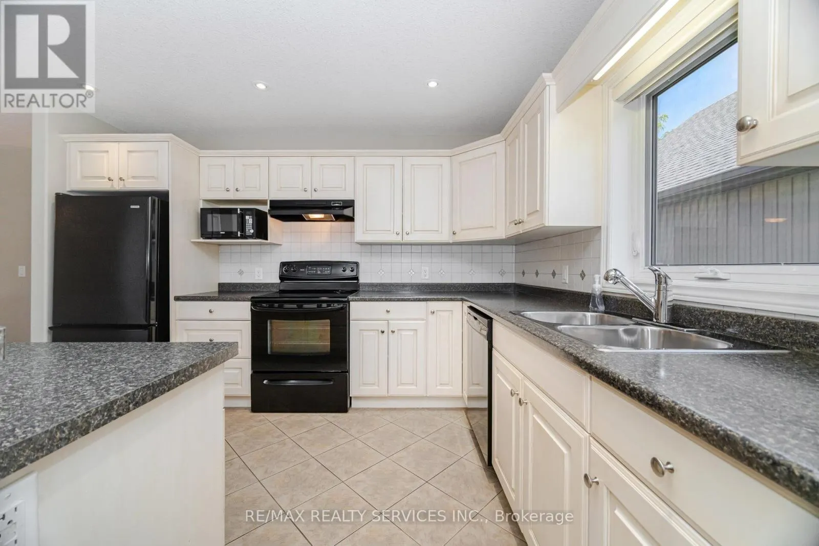 43 ROSE GLEN CRESCENT