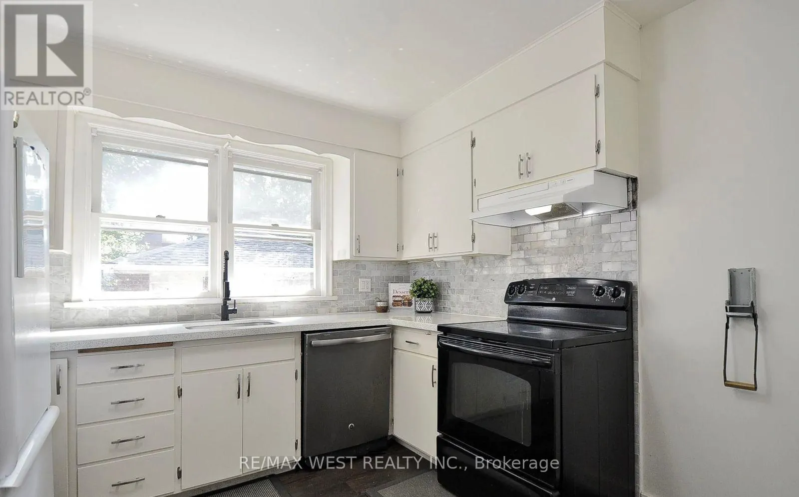 442 HIGHLAND ROAD E