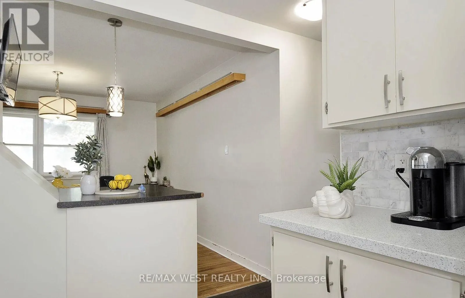 442 HIGHLAND ROAD E