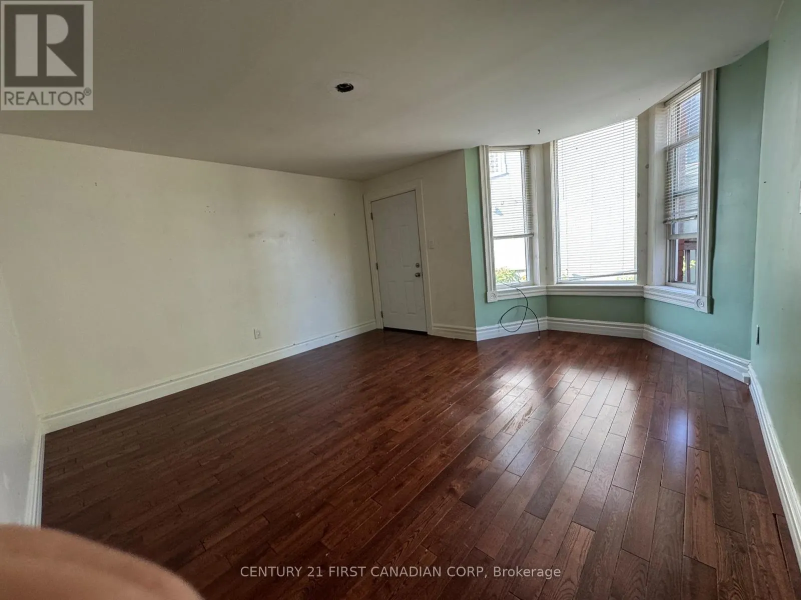 2 - 740 LORNE AVENUE, #2