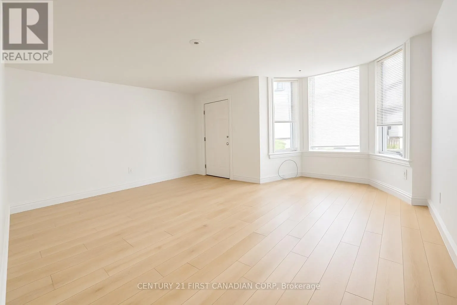 2 - 740 LORNE AVENUE, #2
