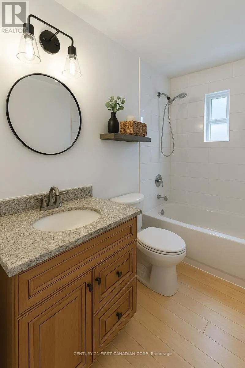 2 - 740 LORNE AVENUE, #2