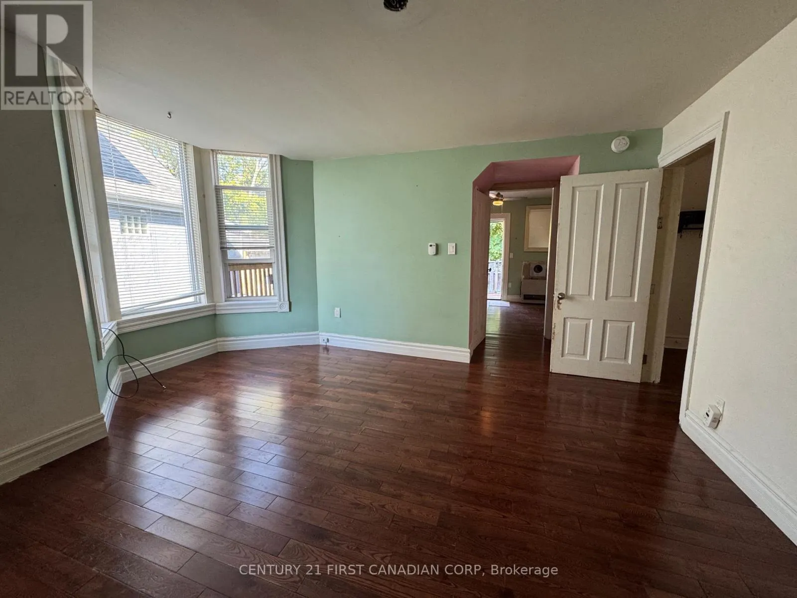 2 - 740 LORNE AVENUE, #2