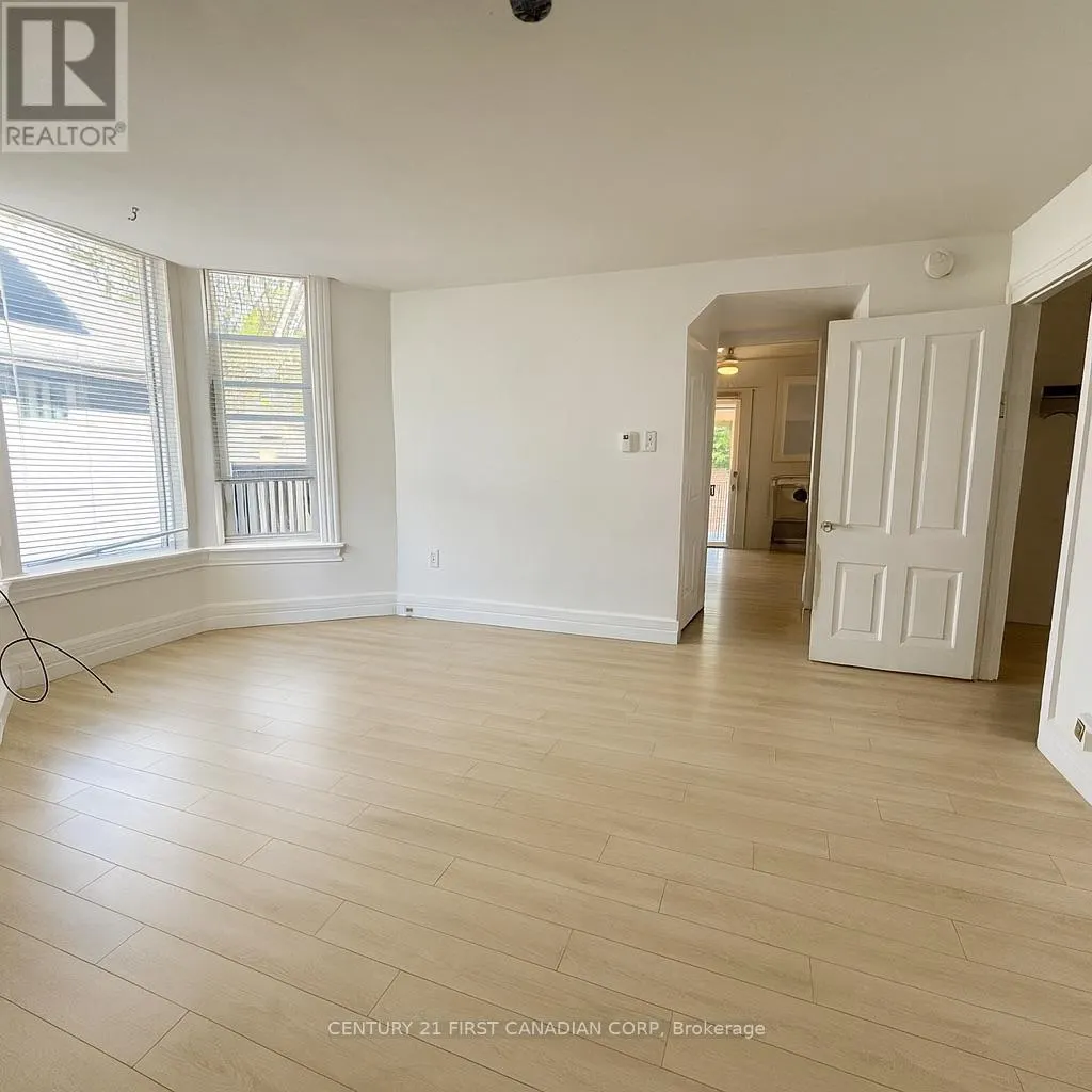 2 - 740 LORNE AVENUE, #2