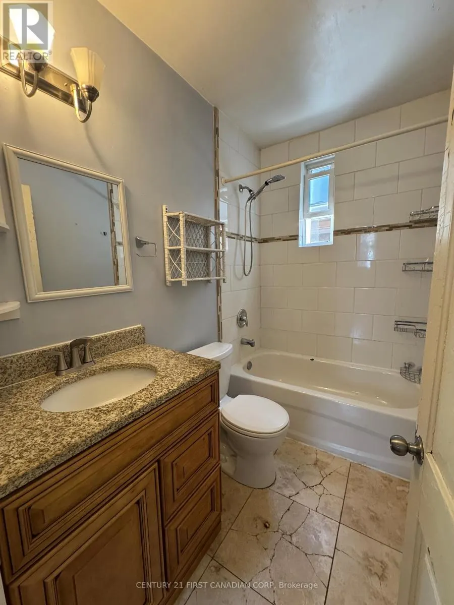 2 - 740 LORNE AVENUE, #2