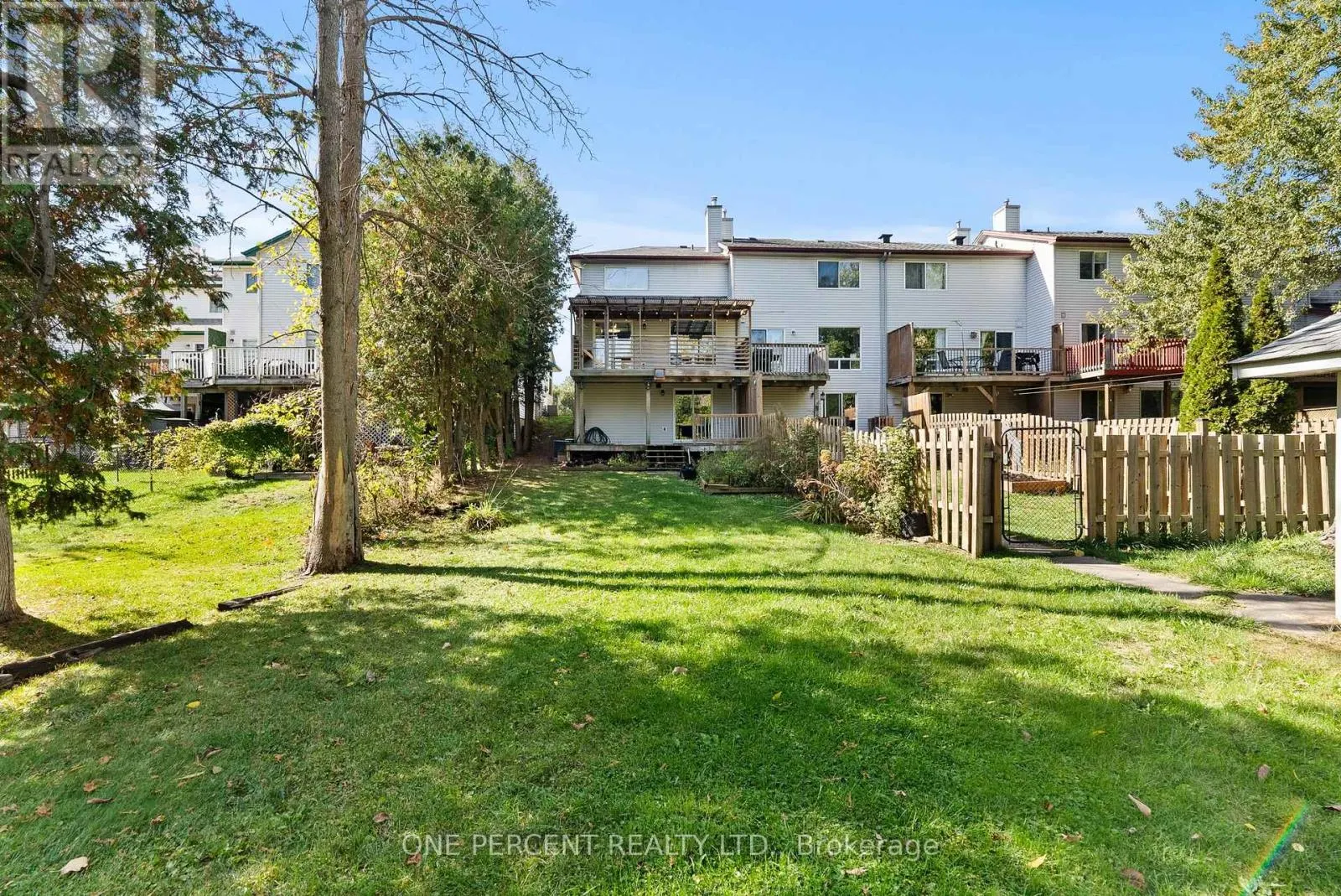 11 BOWEN CRESCENT