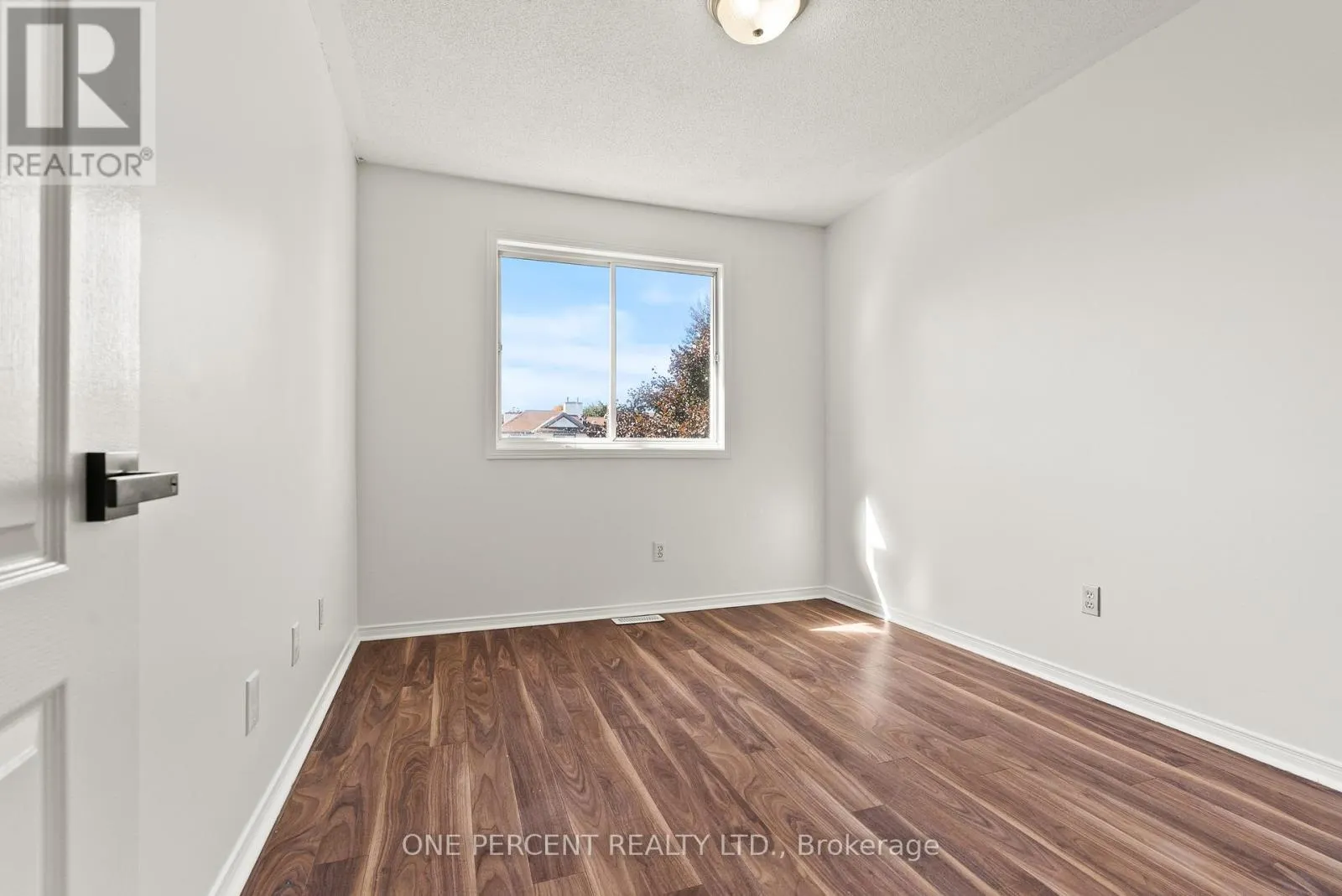 11 BOWEN CRESCENT