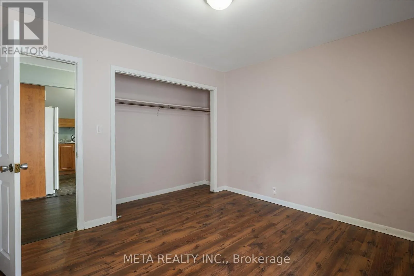 3 HASTINGS STREET N
