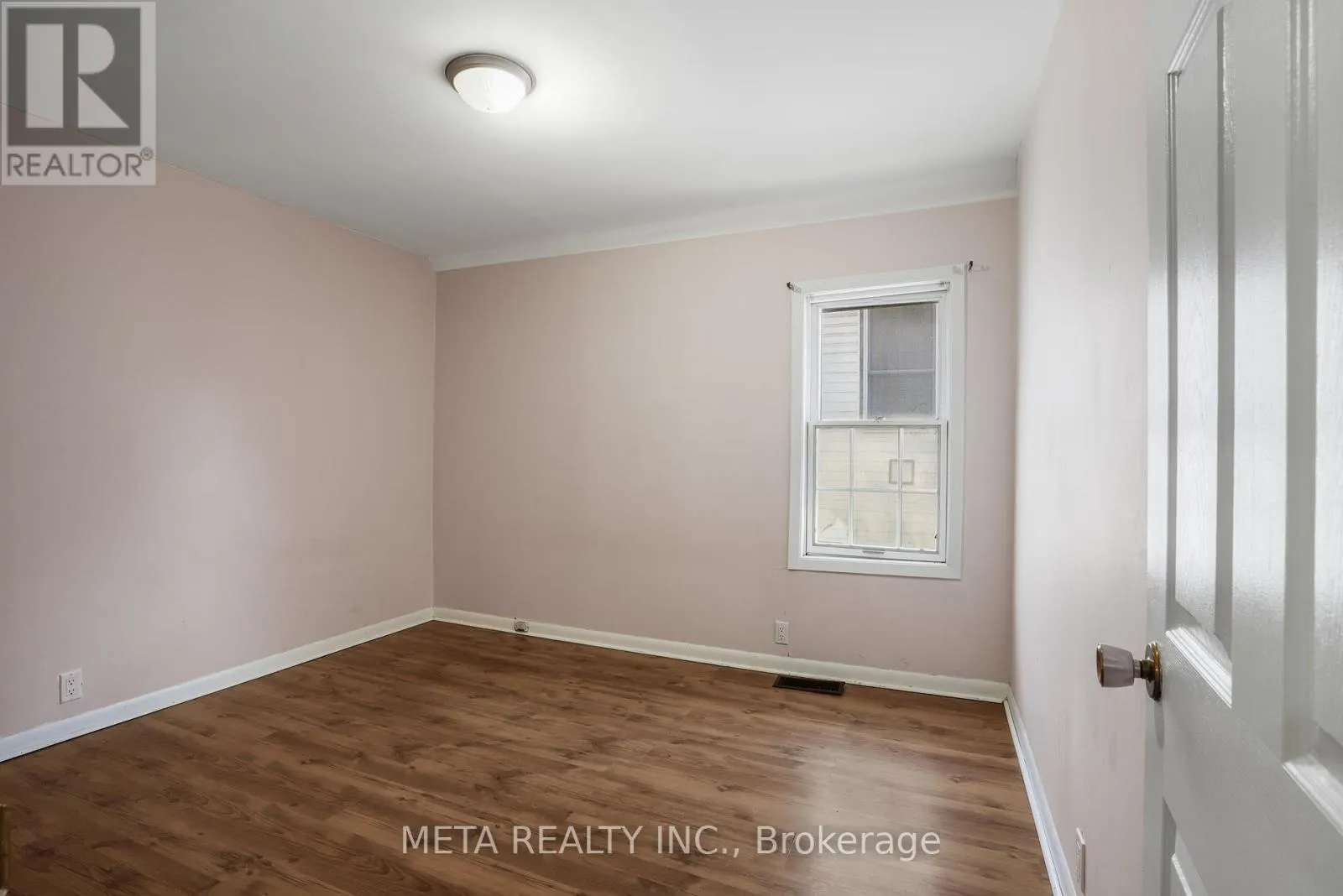 3 HASTINGS STREET N