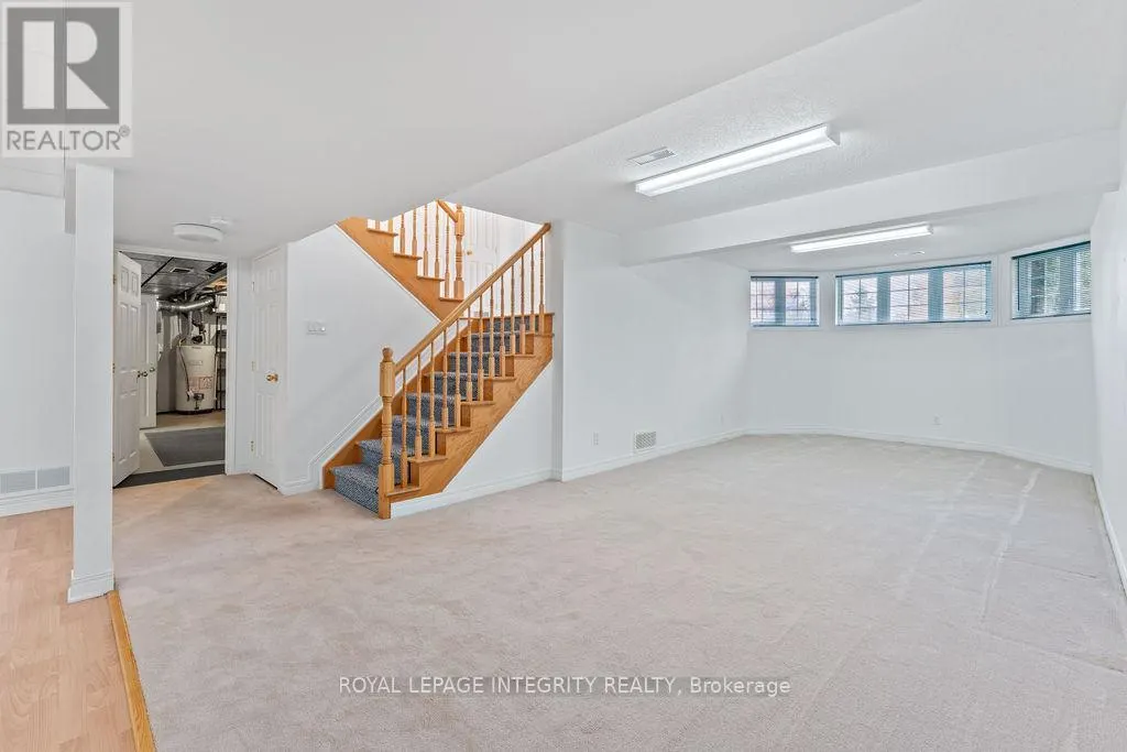 81 LLOYDALEX CRESCENT