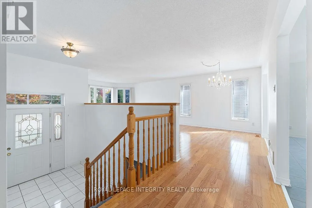 81 LLOYDALEX CRESCENT