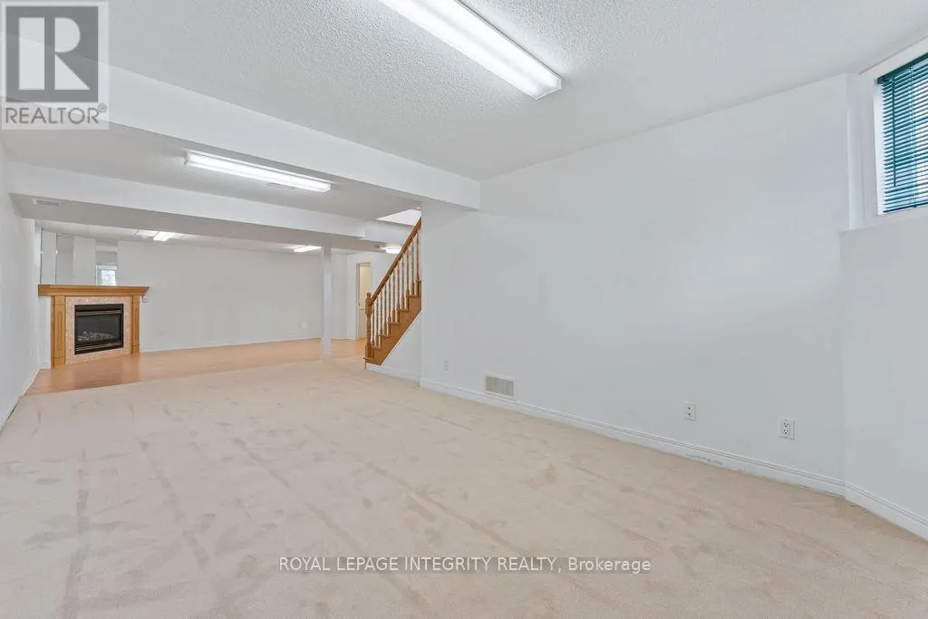 81 LLOYDALEX CRESCENT