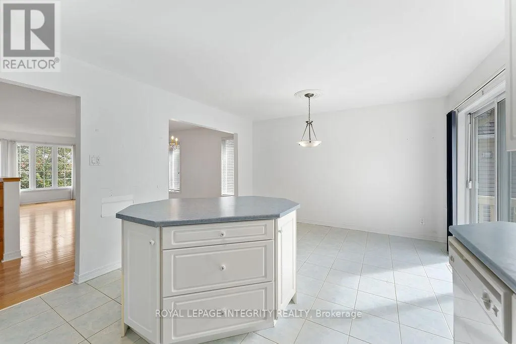 81 LLOYDALEX CRESCENT