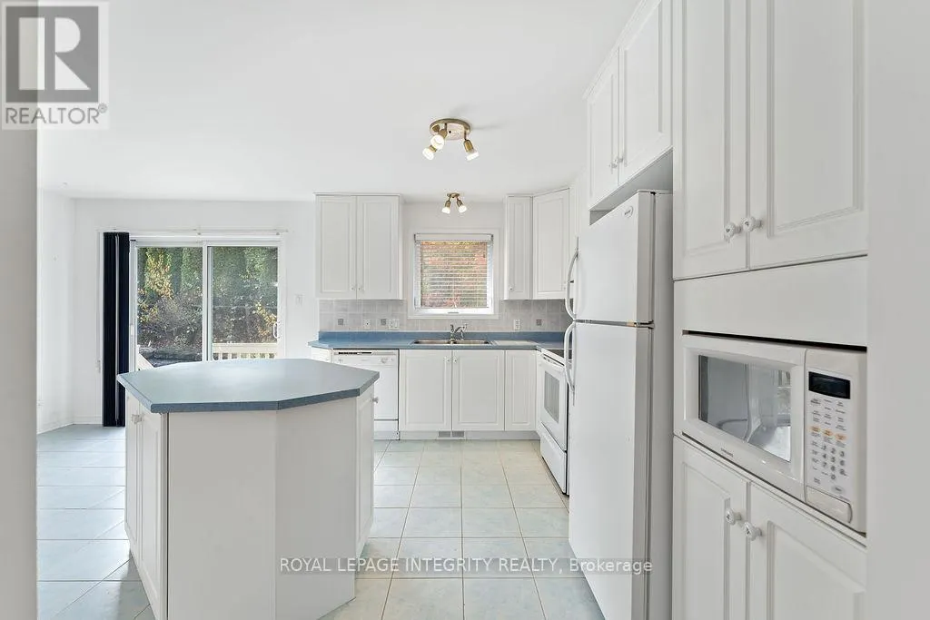 81 LLOYDALEX CRESCENT
