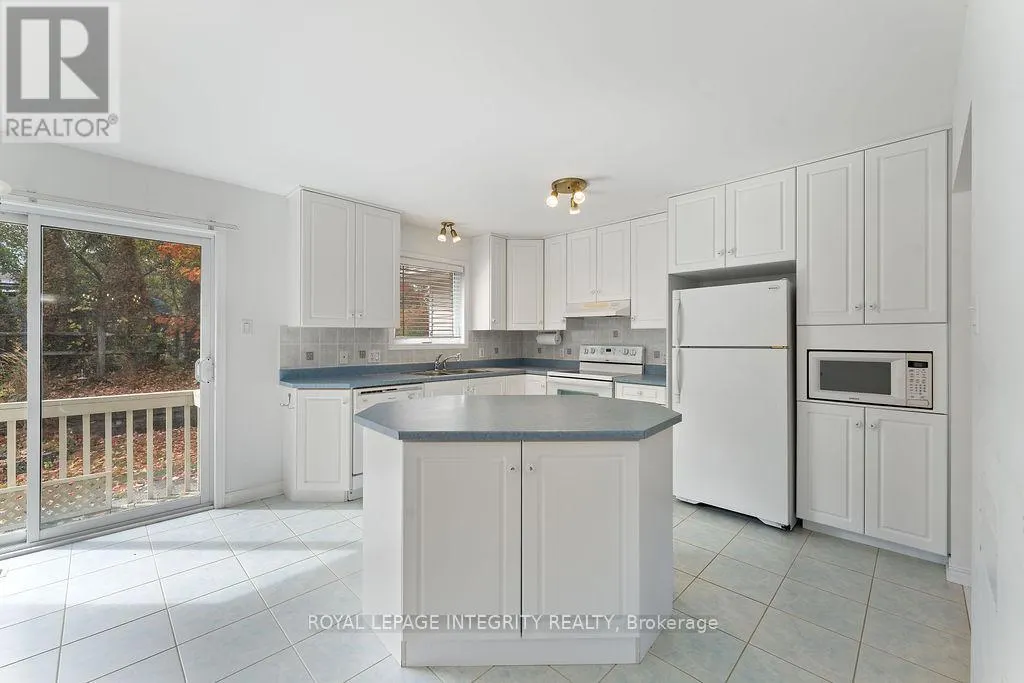 81 LLOYDALEX CRESCENT