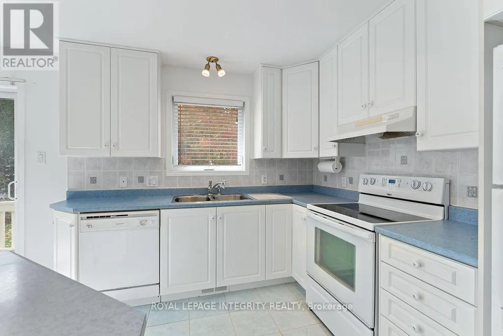 81 LLOYDALEX CRESCENT
