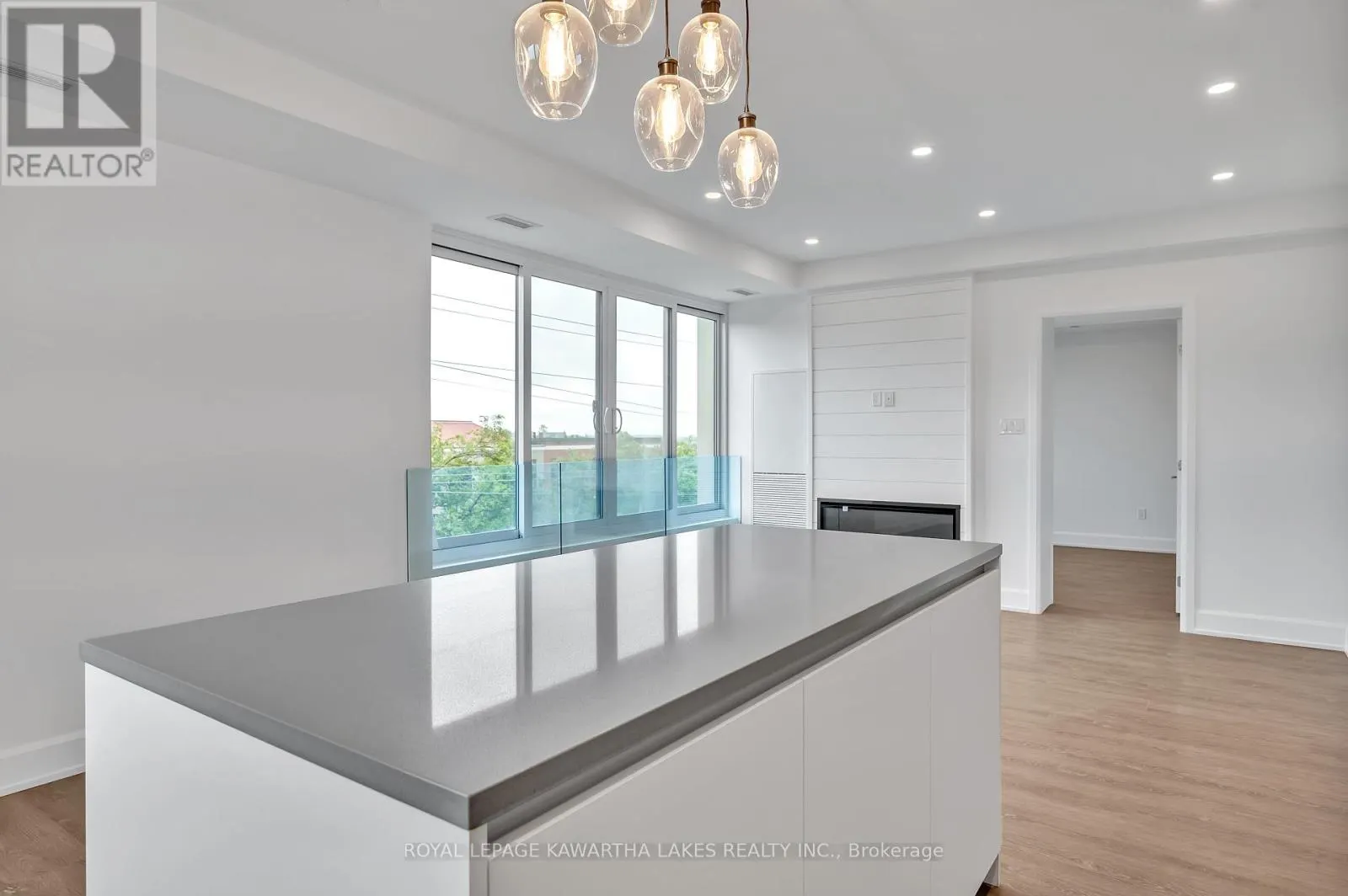 404 - 195 HUNTER STREET E, #404