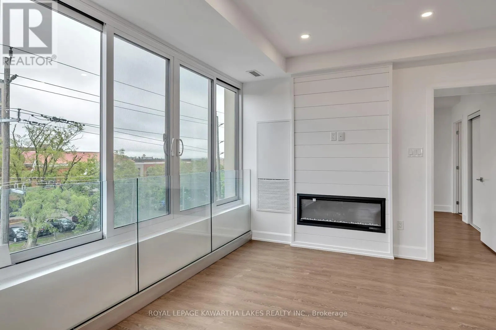 404 - 195 HUNTER STREET E, #404