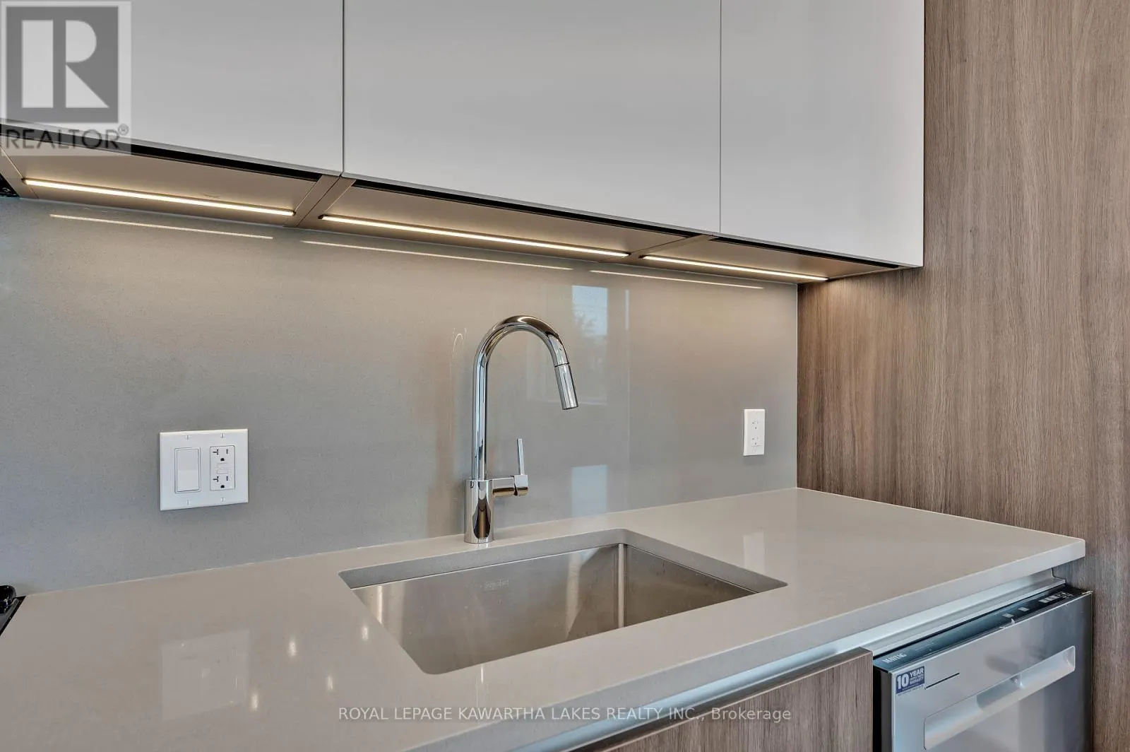 404 - 195 HUNTER STREET E, #404