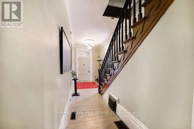 6 PEARL STREET W