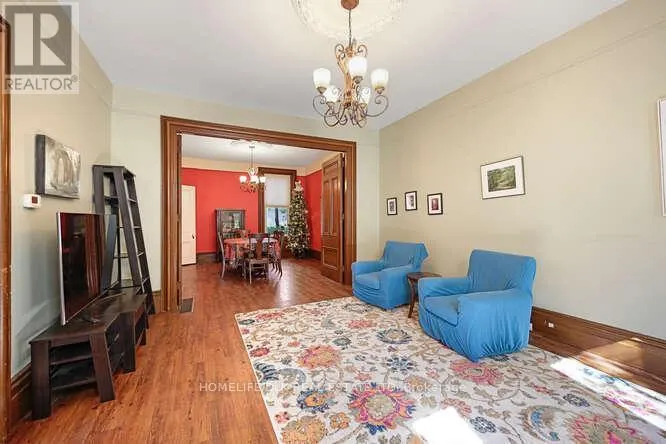 6 PEARL STREET W