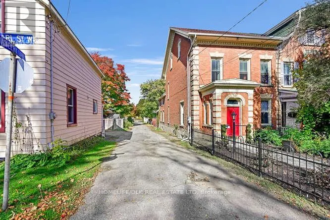 6 PEARL STREET W