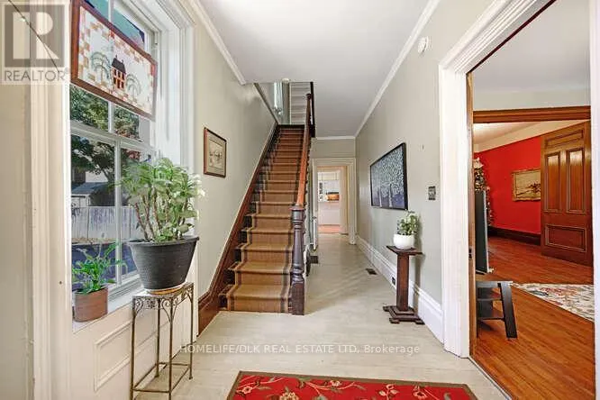 6 PEARL STREET W