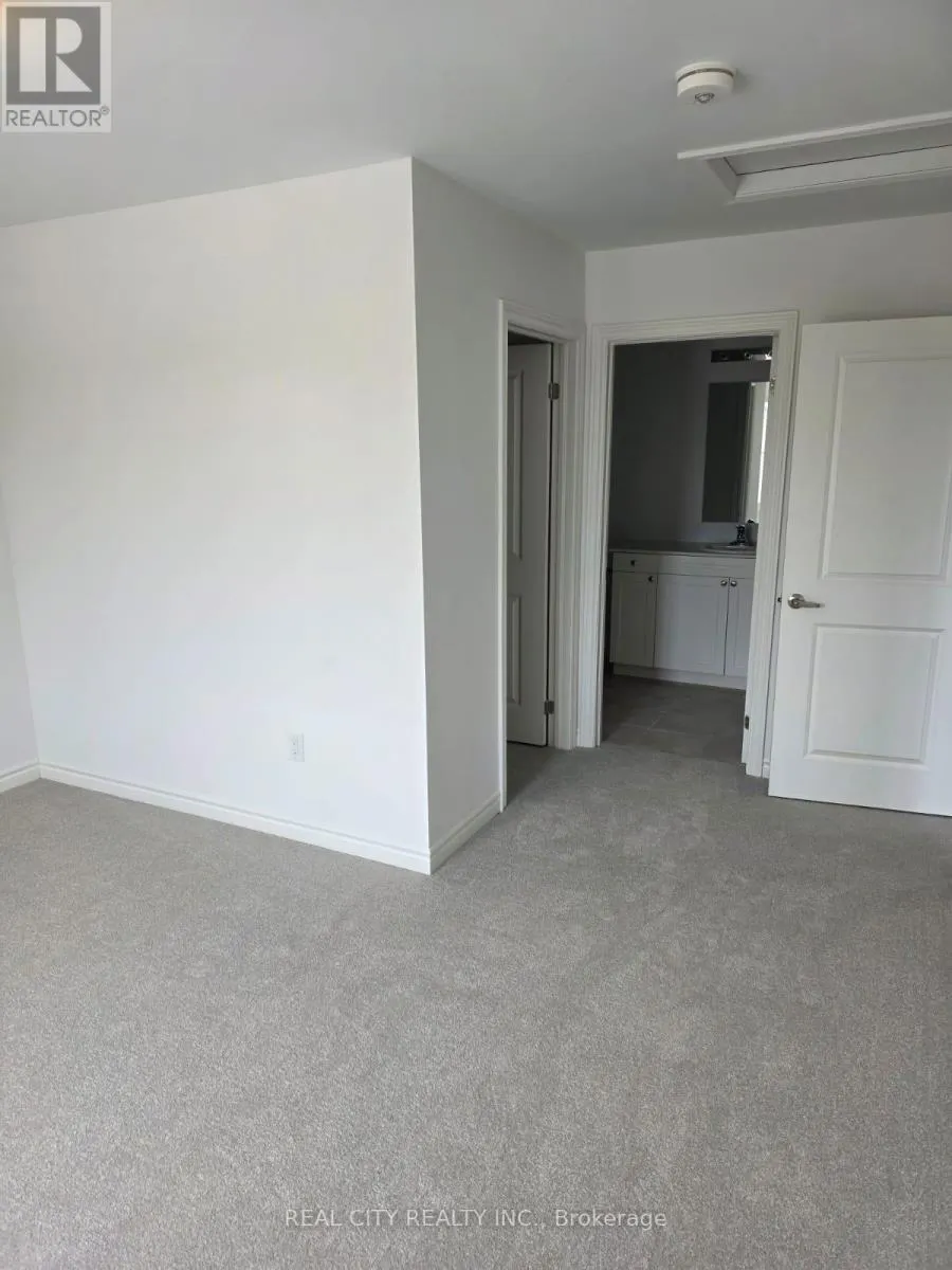 18 BRADDEN CRESCENT