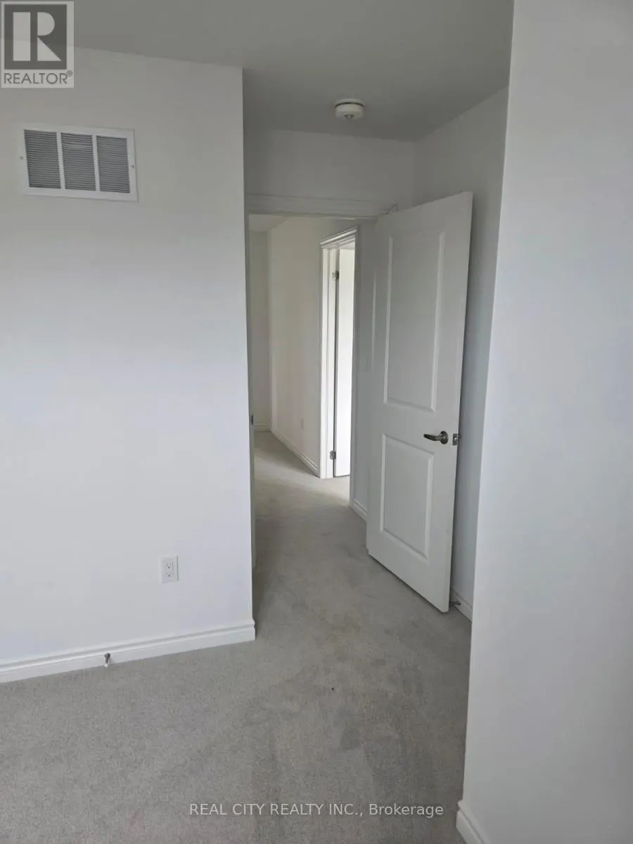 18 BRADDEN CRESCENT