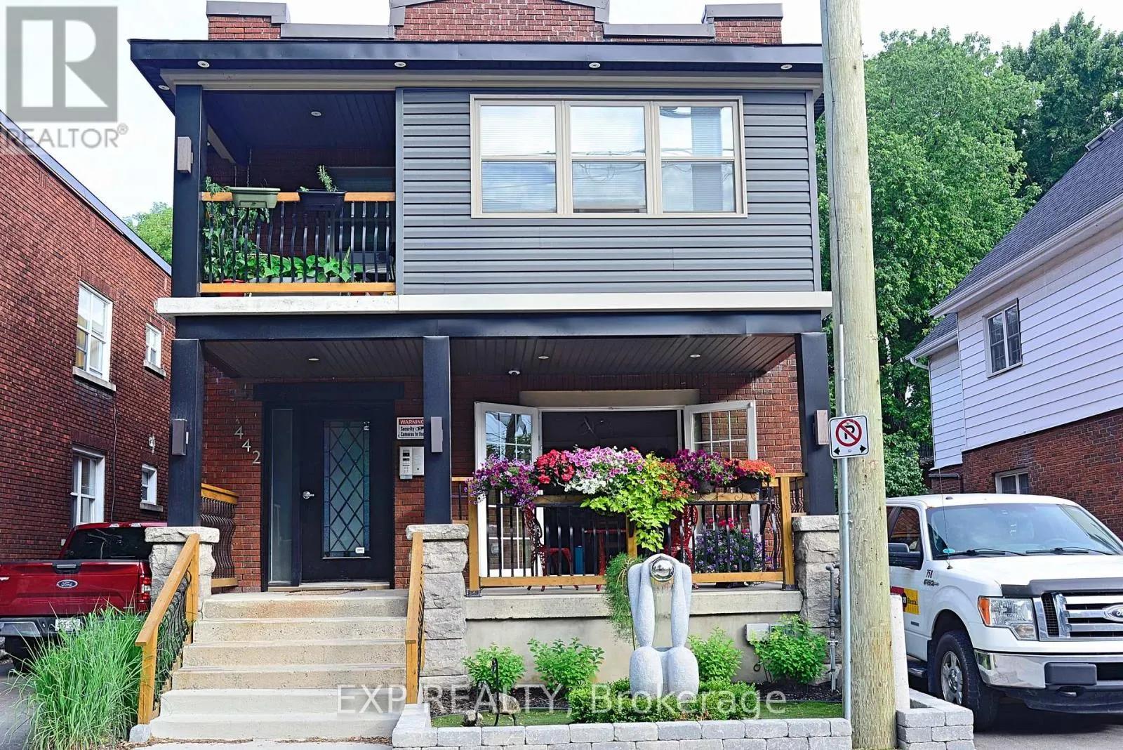 4 - 442 MCLEOD STREET