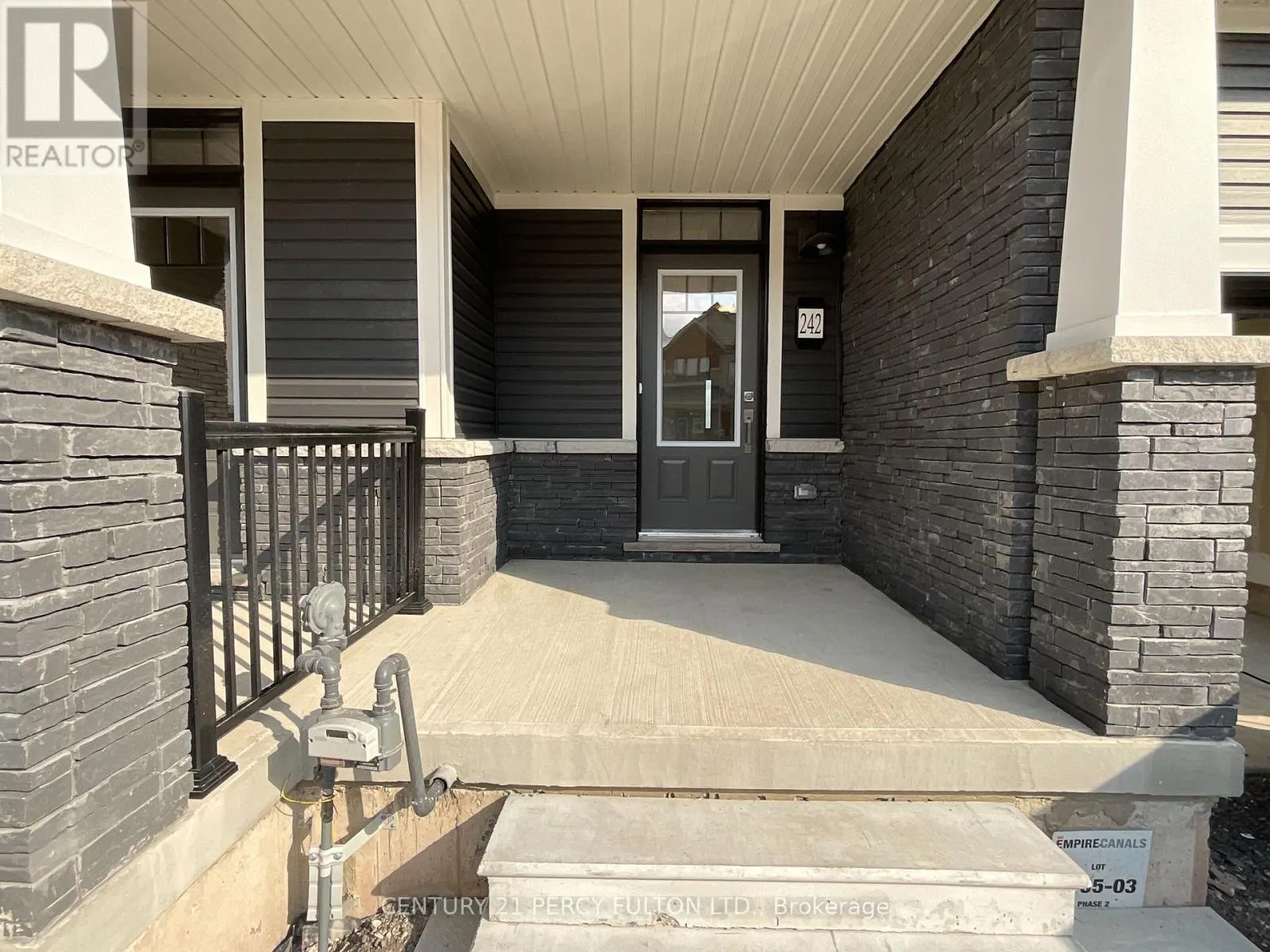 242 PORT CRESCENT