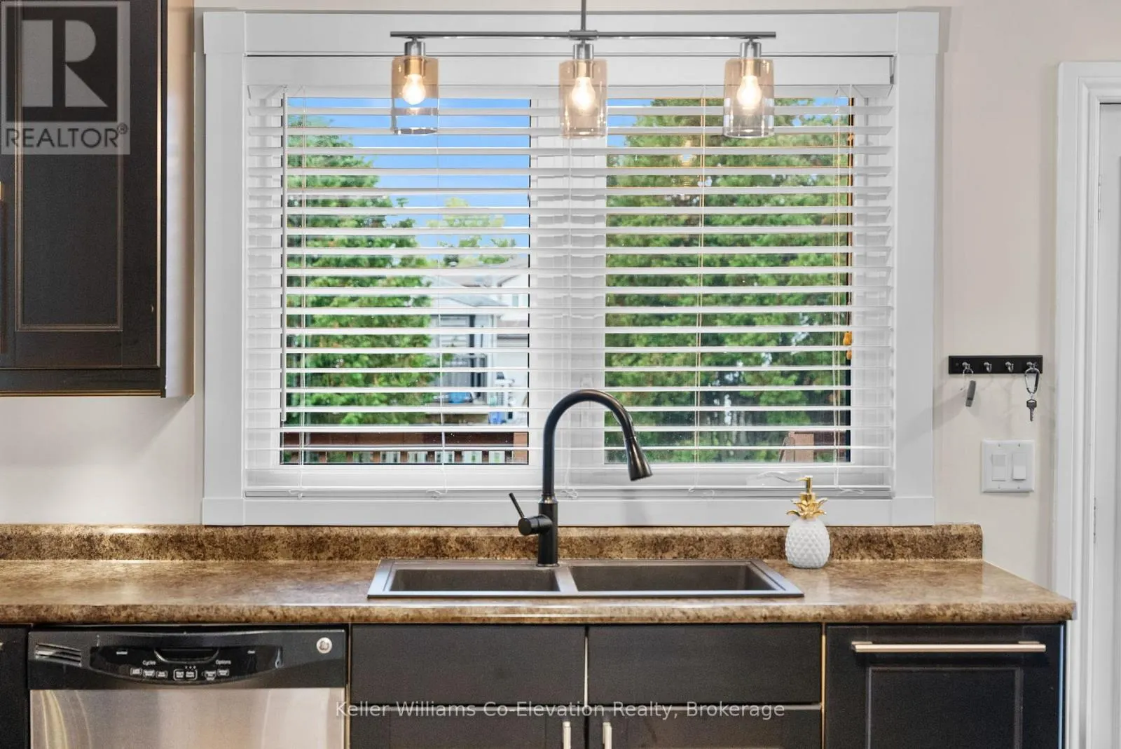 309 NOTRE-DAME STREET W