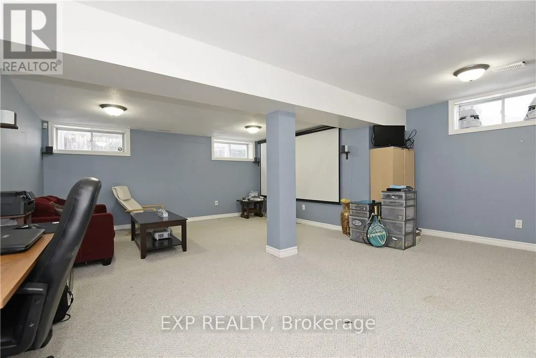 10 WOLISTON CRESCENT