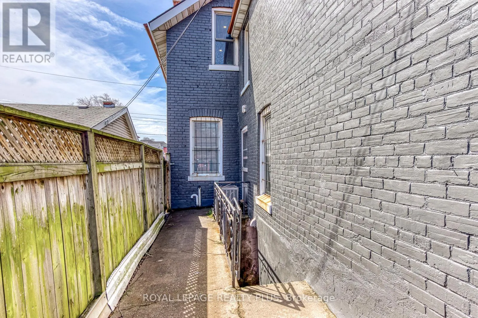 247 ROBERT STREET