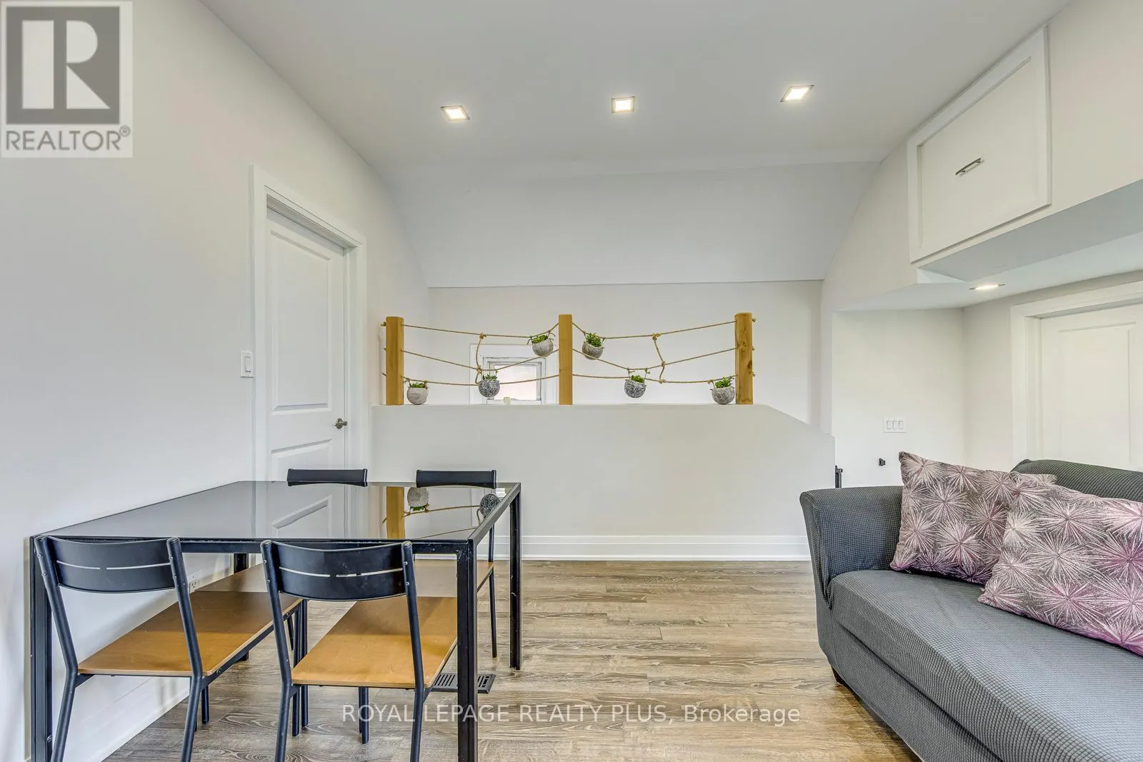 247 ROBERT STREET