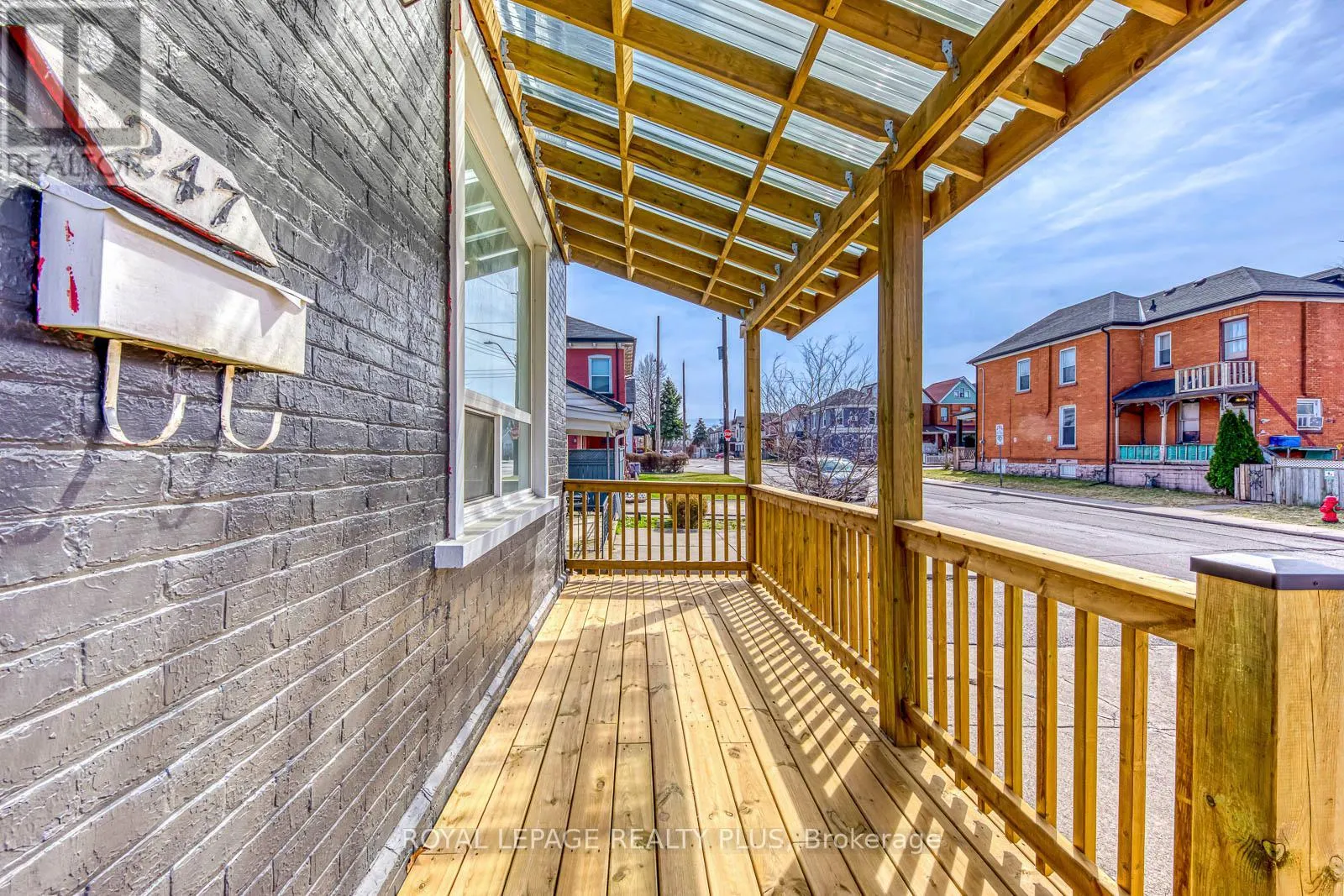 247 ROBERT STREET