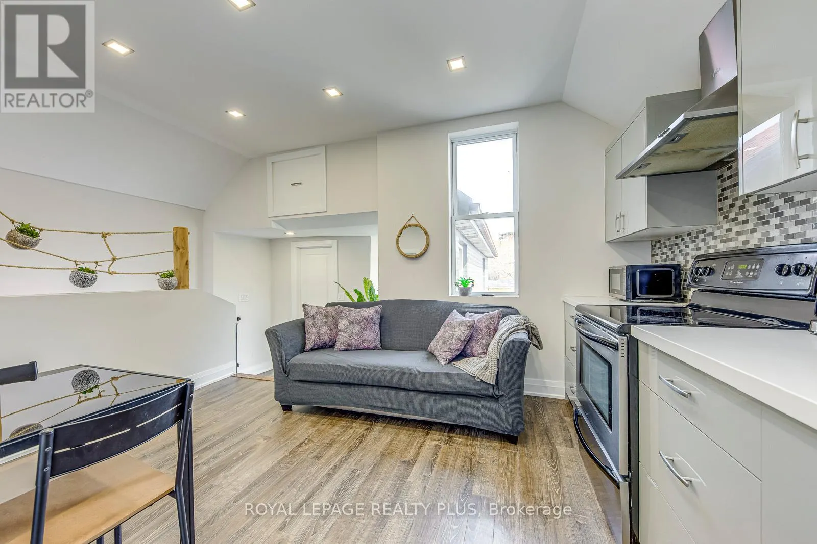 247 ROBERT STREET